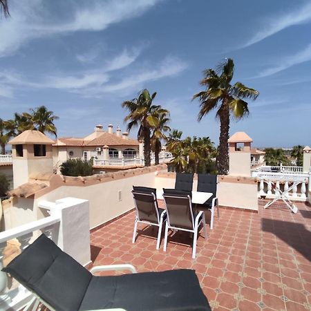 Schoenes Ruhiges Rooftop Apartment Mit Grosser Dachterrasse ตอร์เรเวียคา ภายนอก รูปภาพ