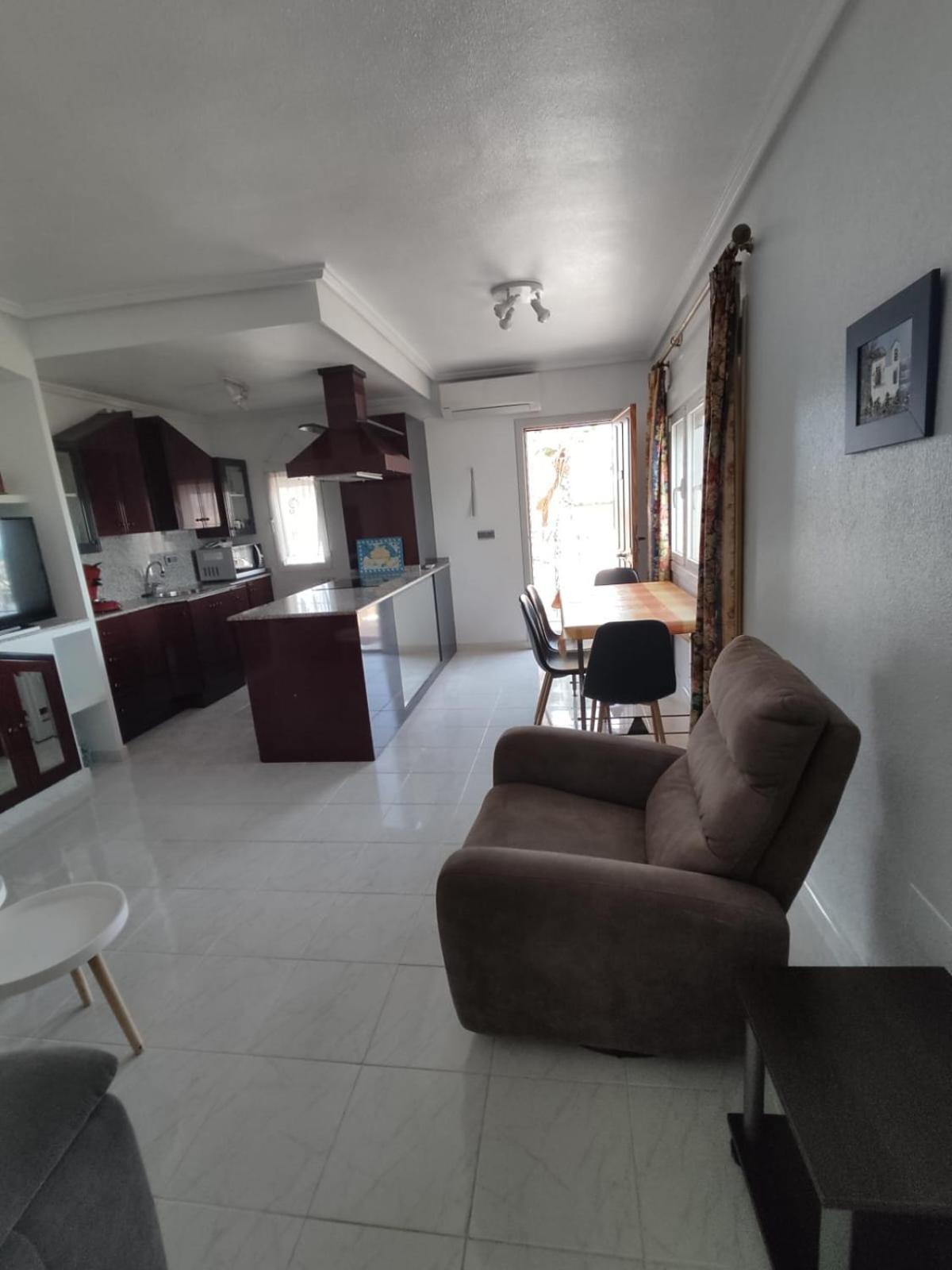 Schoenes Ruhiges Rooftop Apartment Mit Grosser Dachterrasse ตอร์เรเวียคา ภายนอก รูปภาพ