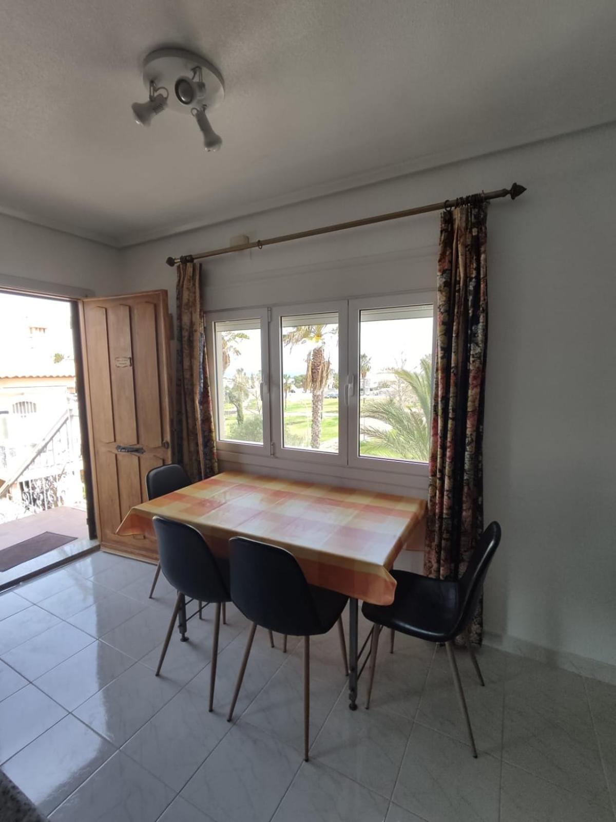 Schoenes Ruhiges Rooftop Apartment Mit Grosser Dachterrasse ตอร์เรเวียคา ภายนอก รูปภาพ