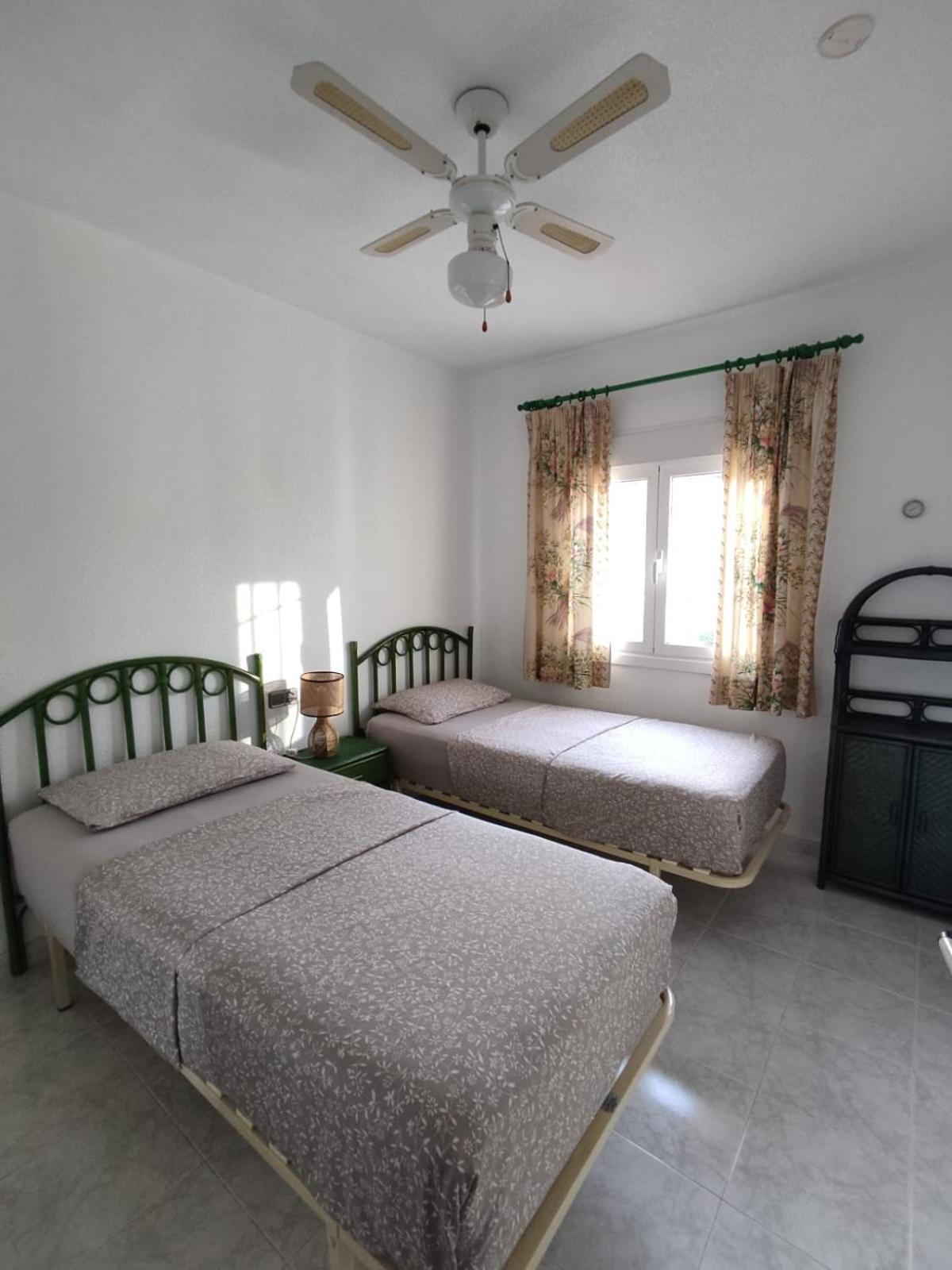 Schoenes Ruhiges Rooftop Apartment Mit Grosser Dachterrasse ตอร์เรเวียคา ภายนอก รูปภาพ