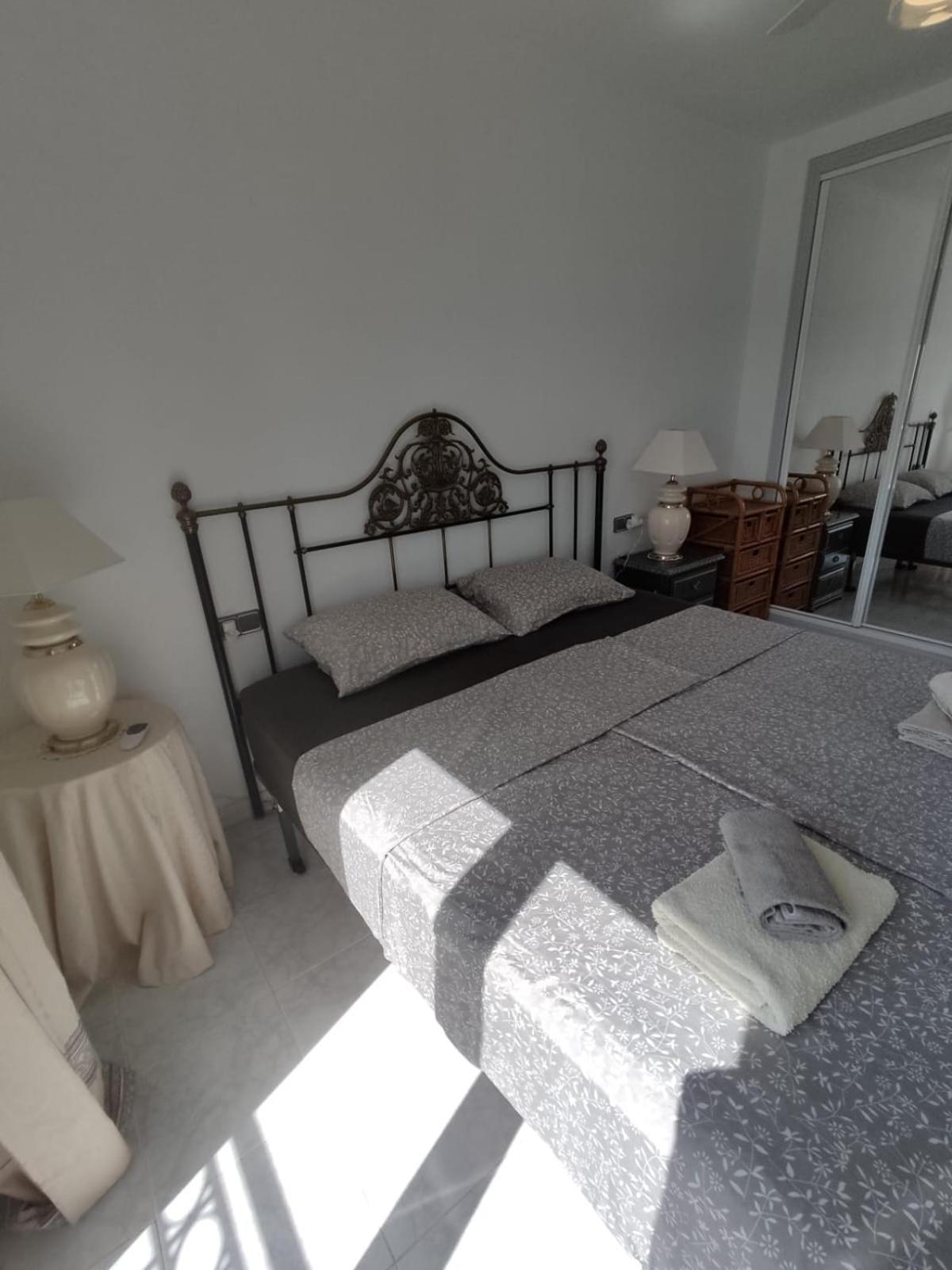 Schoenes Ruhiges Rooftop Apartment Mit Grosser Dachterrasse ตอร์เรเวียคา ภายนอก รูปภาพ