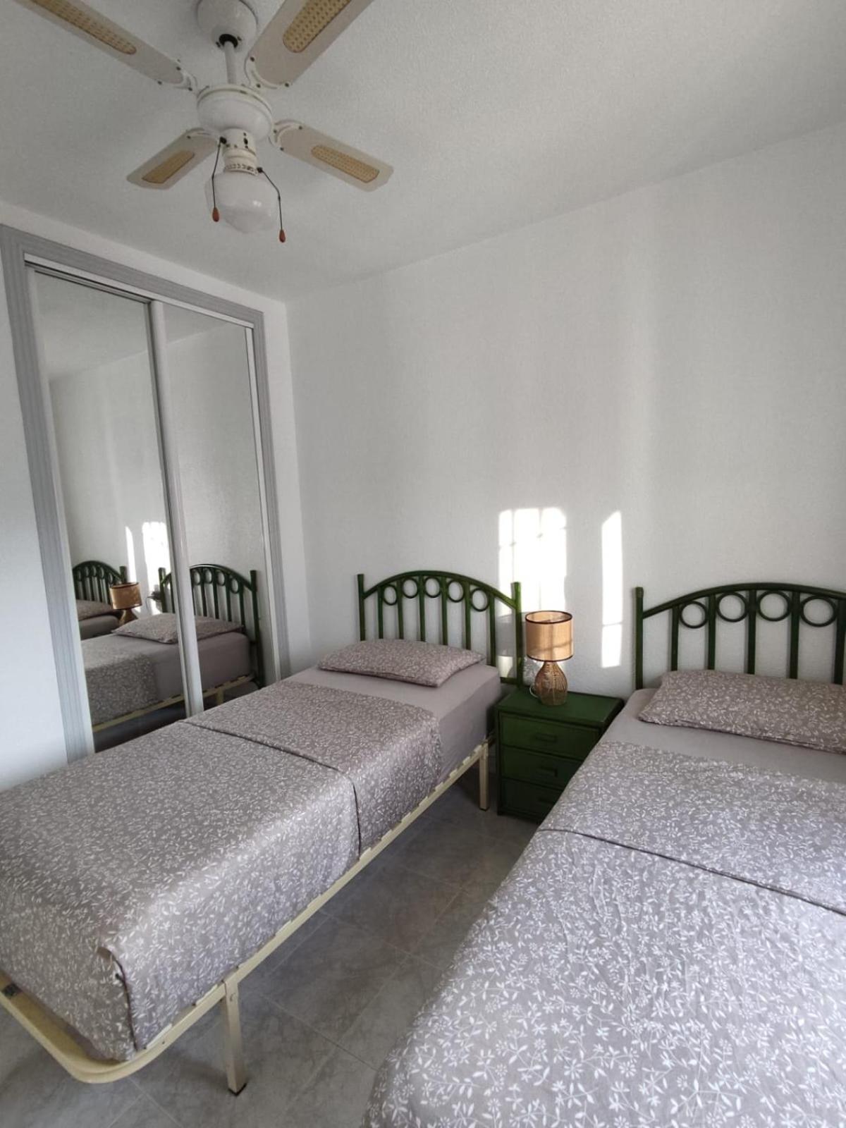 Schoenes Ruhiges Rooftop Apartment Mit Grosser Dachterrasse ตอร์เรเวียคา ภายนอก รูปภาพ